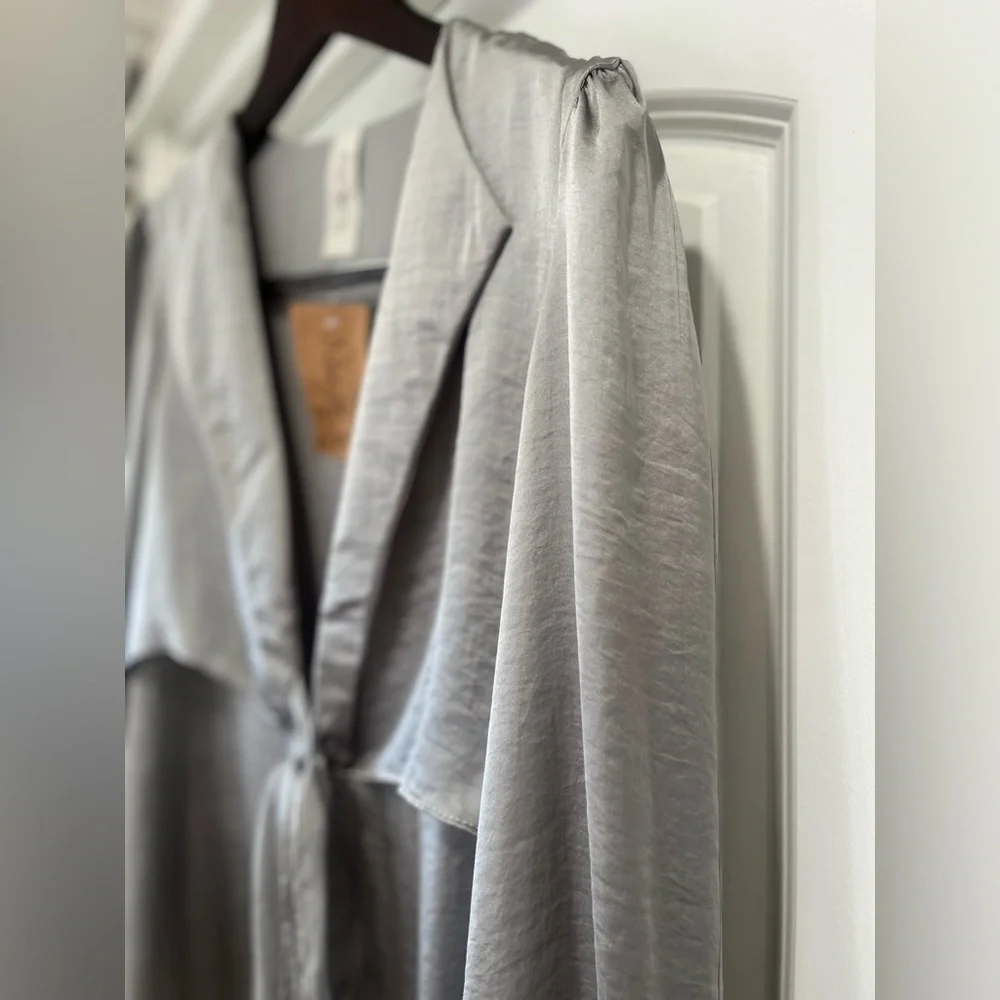 NWT Noa Elle silver tie front blouse - Picture 3 of 7